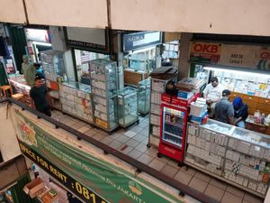 Harga Masker Merosot, Cuan Penjual di Pasar Pramuka Melorot Harga Masker Merosot, Cuan Penjual di Pasar Pramuka Melorot