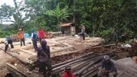 Relawan Bangun Rumah Korban Gempa Pandeglang yang 5 Bulan Tinggal di Tenda