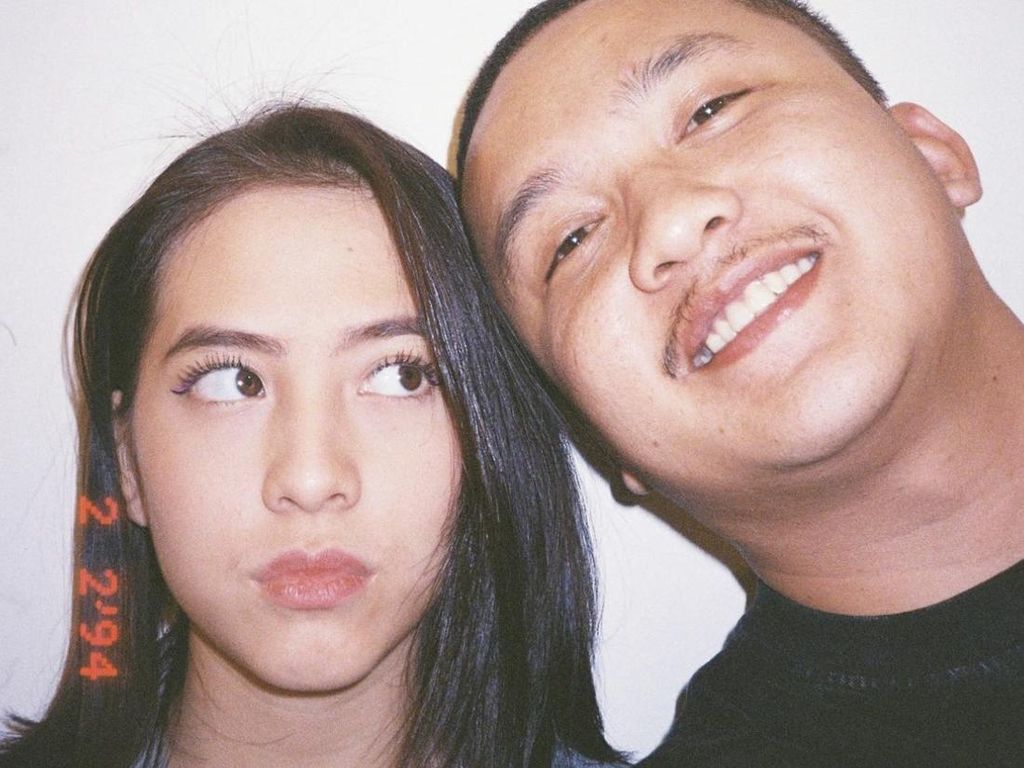 So Sweet, Ini 10 Gaya Pacaran Adhisty Zara dan Kakang Jurnalrisa So Sweet, Ini 10 Gaya Pacaran Adhisty Zara dan Kakang Jurnalrisa