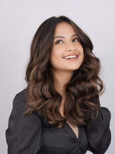 Amanda Safira dengan tampilan memukau setelah melakukan service French Glossing dari L’Oréal Professionnel