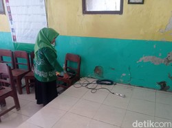 Kisah Pilu Ibu Temukan Putranya Tewas Pegang Mic karena Tersengat Listrik