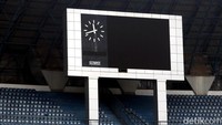 Terkait kondisi di luar stadion, Ema meminta agar Dispora Kota Bandung segera memperbaikinya. Yang jadi persoalan misal cat usang, itu bagian yang harus diperbaiki, kita minta Kadispora sebagai penangungjawab barang harus memperbaiki, harus rajin, Anda harus berkeliling misal di sini ada 40 kursi harus dikelilingi dan dipastikan baik, pungkasnya.