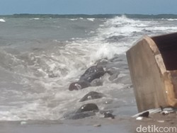 Banjir Rob-Gelombang Tinggi 3 Meter Teror Nelayan dan Warga Probolinggo