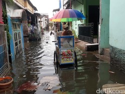 Banjir Rob Genangi Kampung Tambaklorok Semarang
