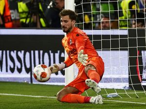 Kiper Jerman Tolak MU demi Eintracht Frankfurt