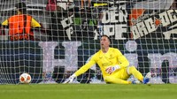 Frankfurt membalas melalui gol Rafael Borre pada menit ke-69. (AP/Manu Fernandez)