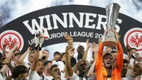 Frankfurt mengulang memori 1979/1980 silam, ketika menjuarai Piala UEFA (format lama Liga Europa). Dan titel kedua mereka ini diraih dengan sebuah catatan istimewa. (AP/Manu Fernandez)