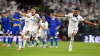 Eintracht Frankfurt keluar sebagai juara setelah menang adu penalti 5-4 atas Rangers. (Foto: AP/Manu Fernandez)