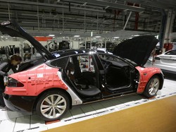 Luhut Buka Suara Soal Pabrik Tesla di Indonesia