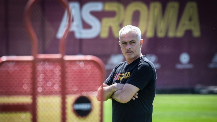 ROME, ITALY - MAY 19: AS Roma coach Josè Mourinho during a training session at Centro Sportivo Fulvio Bernardini on May 19, 2022 in Rome, Italy. (Photo by Fabio Rossi/AS Roma via Getty Images)