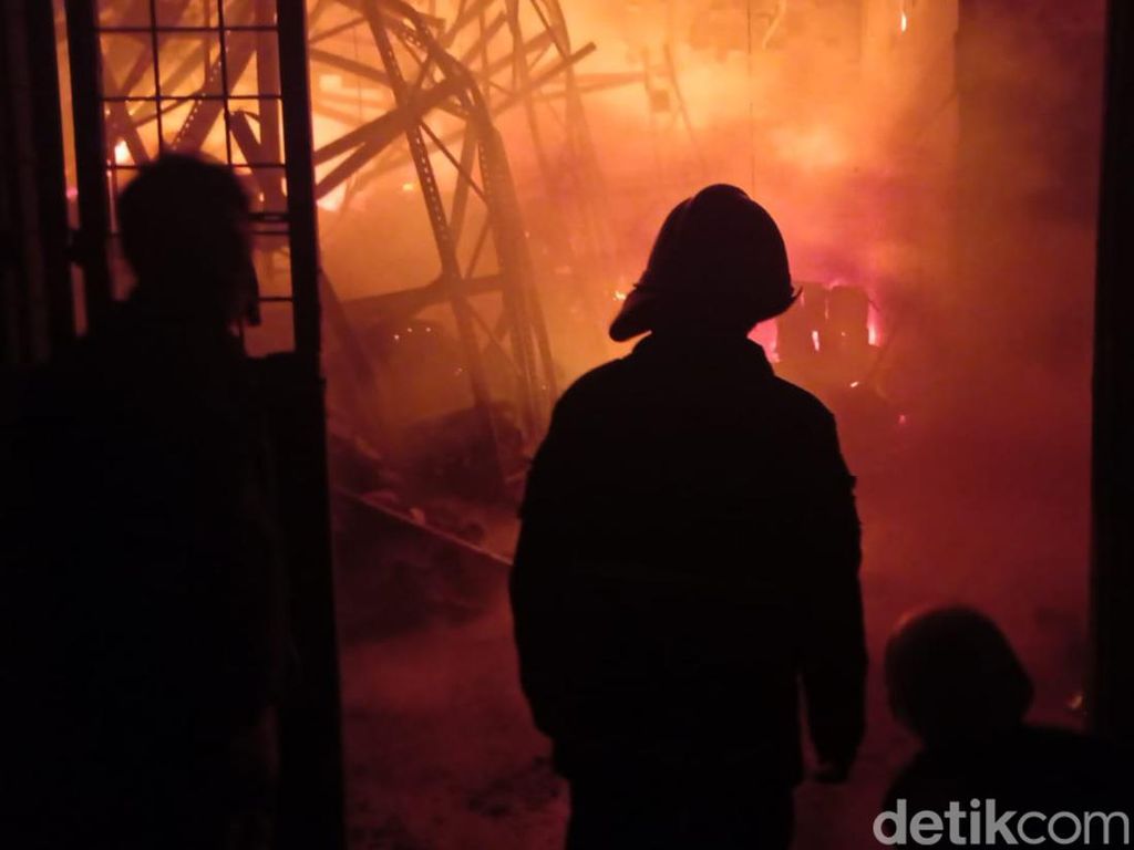 Detik-detik Kebakaran Gudang Buku di Bandung, Pekerja Dengar Ledakan