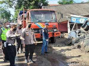 Sopir Truk Akui Rem Rusak Sebelum Ngeblong Tabrak 9 Rumah-3 Mobil di Pasuruan Sopir Truk Akui Rem Rusak Sebelum Ngeblong Tabrak 9 Rumah-3 Mobil di Pasuruan