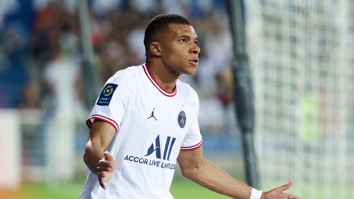 MONTPELLIER, FRANCE - MAY 14: Kylian Mbappe of PSG during the Ligue 1 Uber Eats match between Montpellier HSC (MHSC) and Paris Saint Germain (PSG) at Stade de la Mosson on May 14, 2022 in Montpellier, France. (Photo by John Berry/Getty Images)