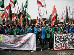 Mahasiswa Geruduk DPR RI Protes Harga Sembako-Gaji Guru