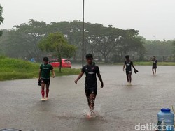 Latihan PSM Makassar Terhambat Cuaca Buruk, Petir Menyambar