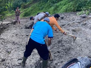 Jalan Menuju Wisata Situ Beber Cianjur Diterjang Longsor Lagi Jalan Menuju Wisata Situ Beber Cianjur Diterjang Longsor Lagi