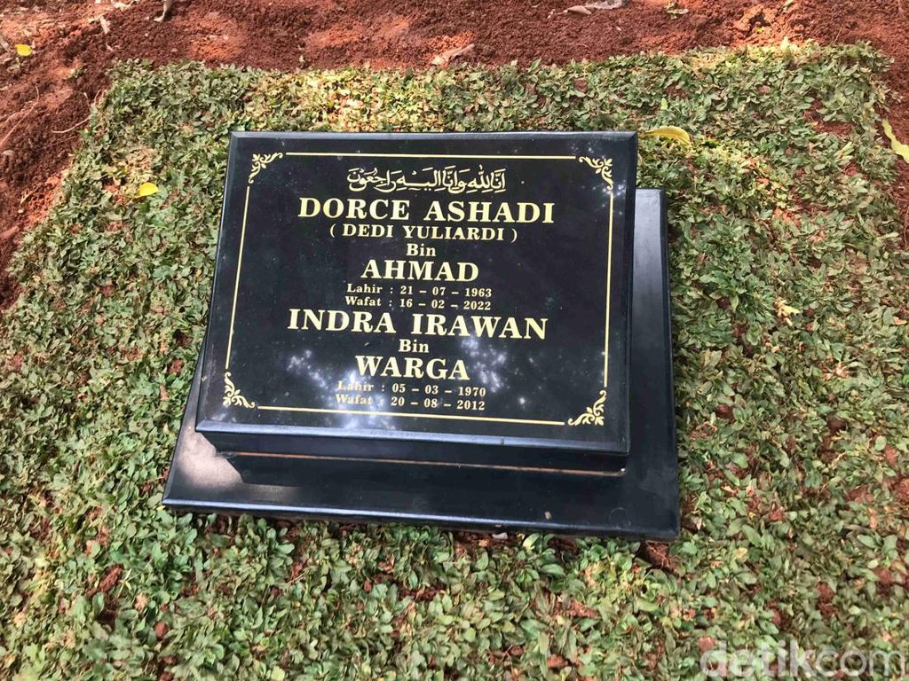 Makam Dorce Dulu dan Sekarang Usai Dikabarkan Amblas Makam Dorce Dulu dan Sekarang Usai Dikabarkan Amblas