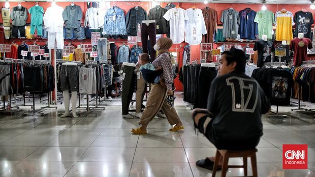 Mal Blok M sepi pengunjung. Kawasan Mal Blok M merupakan tempat yang banyak dikunjungi muda-mudi Jakarta pada 1990-an. Kamis (19/5/2022). CNN Indonesia / Andry Novelino