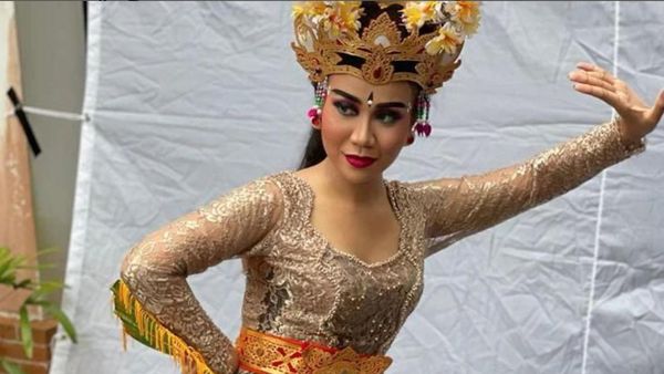 8 Foto Mayang Adik Vanessa Angel Jadi Gadis Bali, Manglingi Pakai Full Makeup