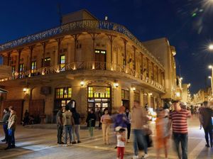 Mengunjungi Pusat Jual Beli Buku Bersejarah di Baghdad Mengunjungi Pusat Jual Beli Buku Bersejarah di Baghdad