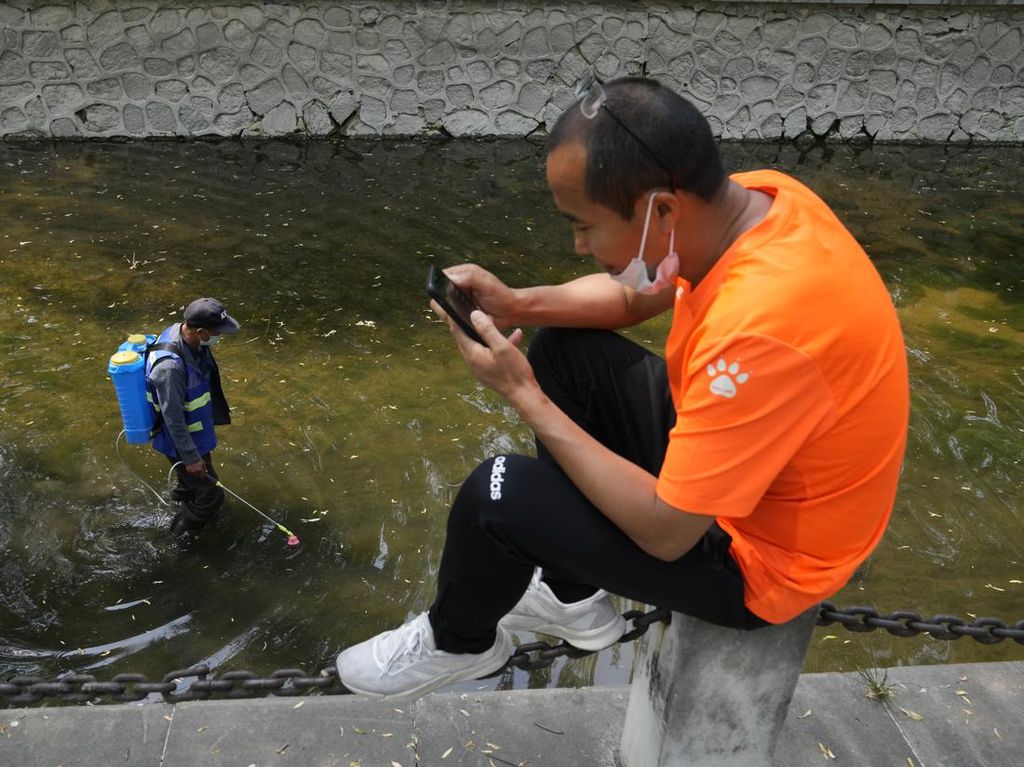 Nggak Biasa, Saluran Air di China Disemprot Disinfektan Gegara Corona Nggak Biasa, Saluran Air di China Disemprot Disinfektan Gegara Corona