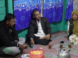 Nginep di Rumah Warga, Bupati Bandung Dengarkan Curhatan Buruh Lepas