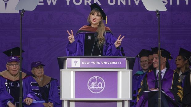 Taylor Swift speaks during a graduation ceremony for New York University at Yankee Stadium in New York, Wednesday, May 18, 2022. (AP Photo/Seth Wenig)