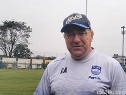 Statistik Persib di Tangan Robert Alberts