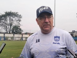Robert Alberts Belum Tahu Persib Boleh Latihan di Stadion GBLA