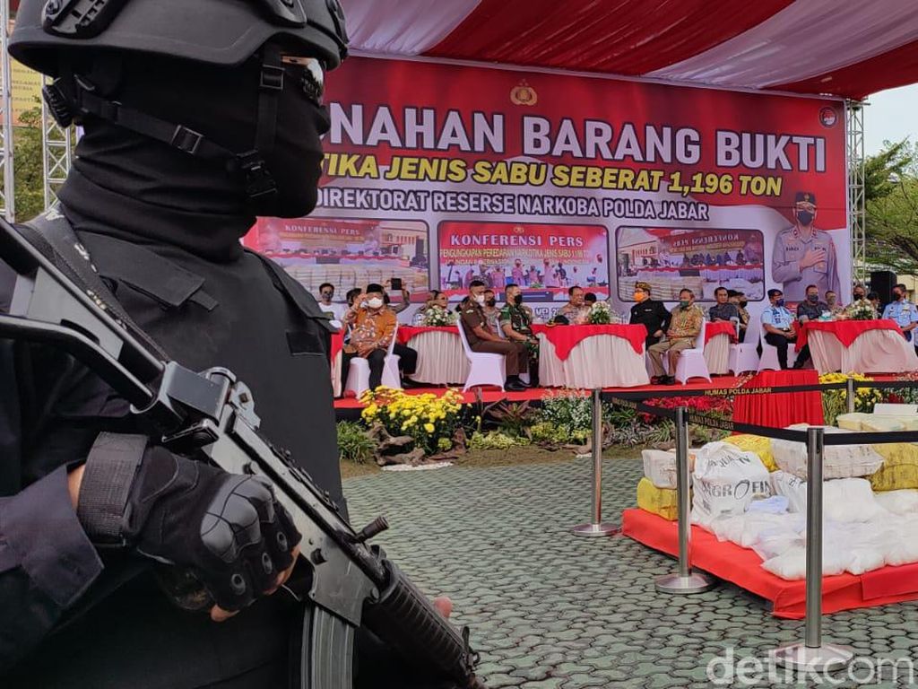 Kapolda Minta Sindikat Pengedar Sabu 1 Ton di Pangandaran Dihukum Mati! Kapolda Minta Sindikat Pengedar Sabu 1 Ton di Pangandaran Dihukum Mati!