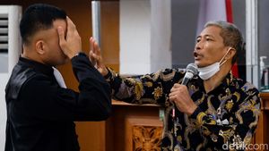 M Kace Peragakan Irjen Napoleon Aniaya dan Lumuri Kotoran ke Tubuhnya
