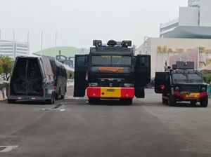 Rantis-Brimob Bersiaga di DPR Jelang Aksi Demo Mahasiswa-Buruh