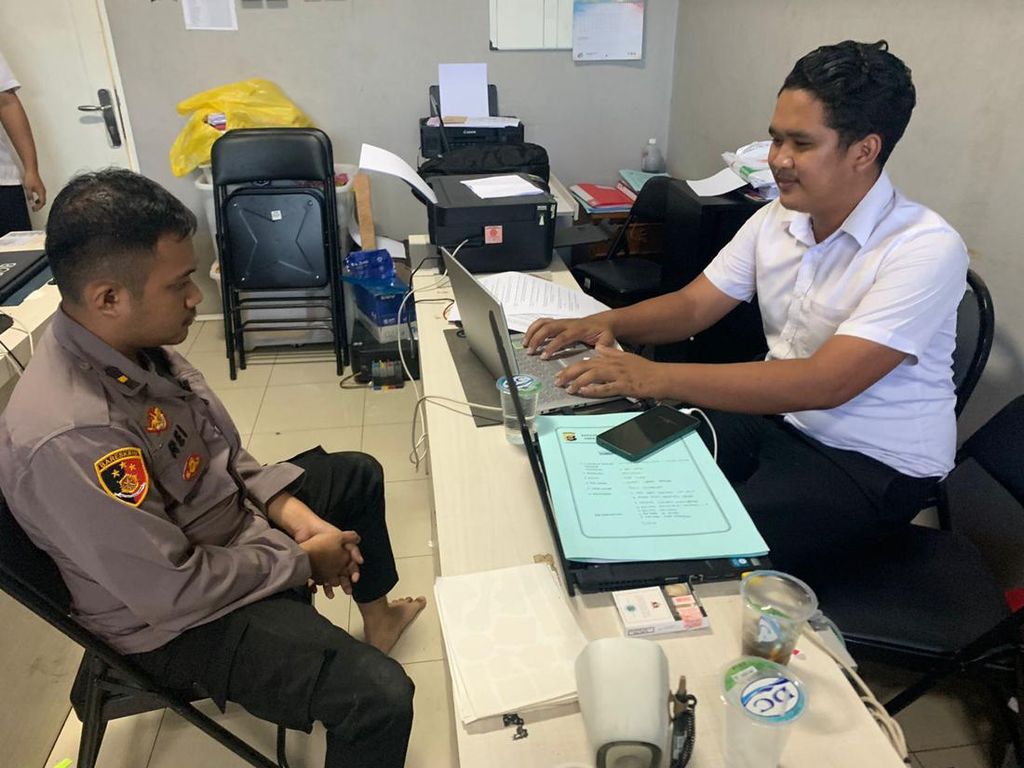 Ngaku Pindahan Bareskrim, Polisi Gadungan di Kaltim Terlibat Kasus Pencurian Ngaku Pindahan Bareskrim, Polisi Gadungan di Kaltim Terlibat Kasus Pencurian