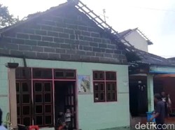 Angin Kencang Rusak Atap Belasan Rumah Warga di Ngantru Tulungagung
