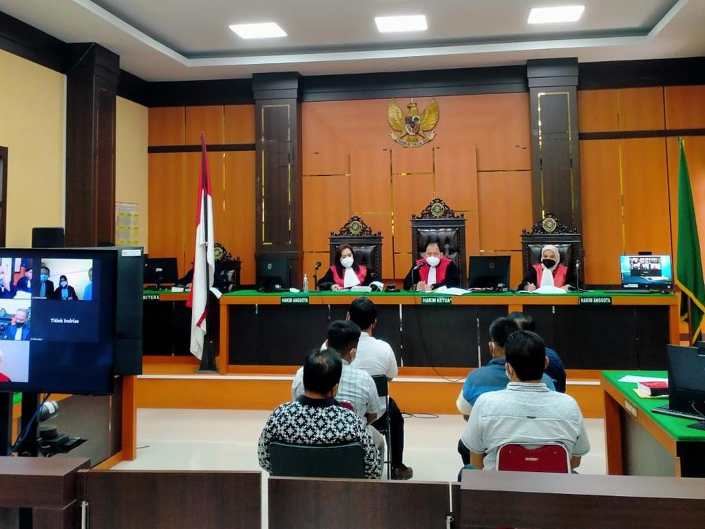 Dosen Universitas Riau Dituntut 3 Tahun Penjara