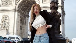 7 Foto Model Malaysia yang Jadi Kontroversi karena Pose Seksi di Museum