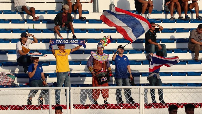 Thailand fans cheer for their team during the the first round match of the Mens football between Thailand and Indonesia for the 30th South East Asian Games held at the Rizal Memorial Stadium in Manila, Philippines on November 26, 2019. (Photo by George Calvelo/NurPhoto via Getty Images)