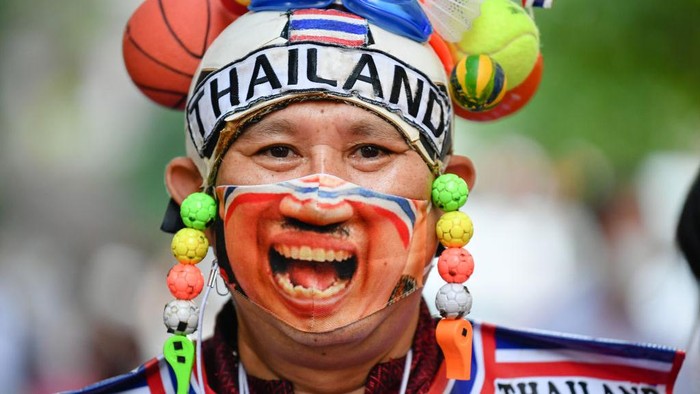Suporter Thailand NAM DINH, VIETNAM - 2022/05/09: Thailand fans cheer during the Sea Games 2022 Group B match between Thailand and Singapore at the Thien Truong Stadium.
(Final score; Thailand 5:0 Singapore). (Photo by Amphol Thongmueangluang/SOPA Images/LightRocket via Getty Images)