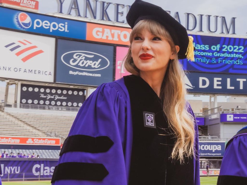 Taylor Swift Raih Gelar Doktor dari New York University, Ini Rahasianya