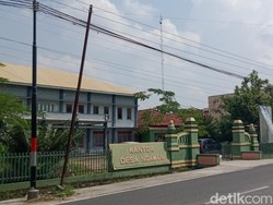 Tiang Telepon Bengkok di Jalan Klaten-Boyolali Akhirnya Diganti