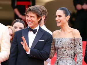Tom Cruise Full Senyum, Top Gun: Maverick Kalahkan Rekor Titanic