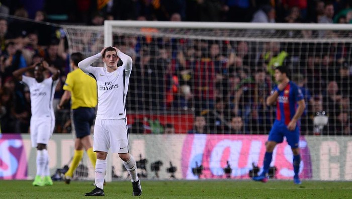 Paris Saint-Germains Italian midfielder Marco Verratti reacts on the pitch after Barcelonas midfielder Sergi Roberto (unseen) scored his teams victory goal during the UEFA Champions League round of 16 second leg football match FC Barcelona vs Paris Saint-Germain FC at the Camp Nou stadium in Barcelona on March 8, 2017. / AFP PHOTO / Josep Lago        (Photo credit should read JOSEP LAGO/AFP via Getty Images)