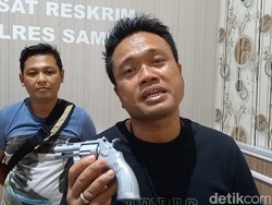 Polisi Sebut Senpi yang Ditenteng Sekelompok Orang di Sampang Mainan