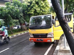 Golkar DKI Minta Izin Operasional Truk Pembuang Tinja ke Selokan Dicabut!