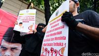 Aksi Pendukung UAS Geruduk Kedubes Singapura Tuntut Permintaan Maaf