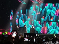Kahitna Luluhkan Hati Penonton Allo Bank Festival Lewat Lagu Cantik