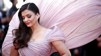 Aishwarya Rai Anggun Bergaun Anti-Gravitasi