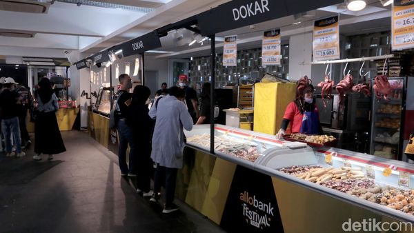 Tak Cuma Musik, Jajanan dan Makanan Enak Ramaikan Allo Bank Fest