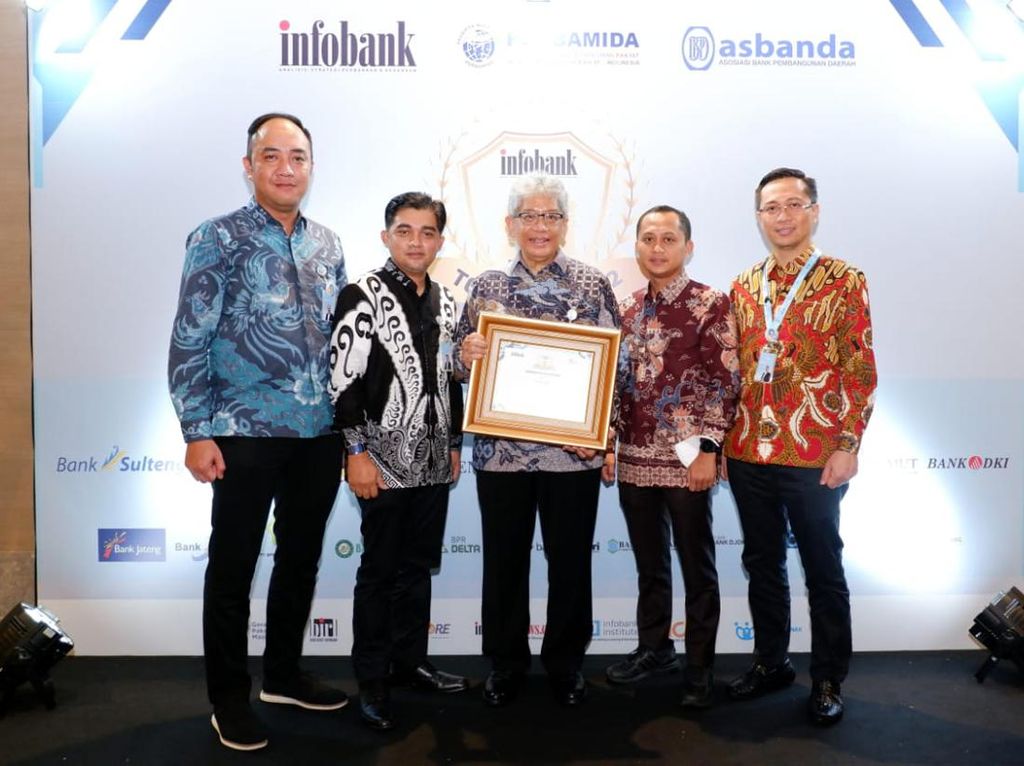Raih Penghargaan Top BUMD 2022, bank bjb Ajak BPD Lain Kolaborasi