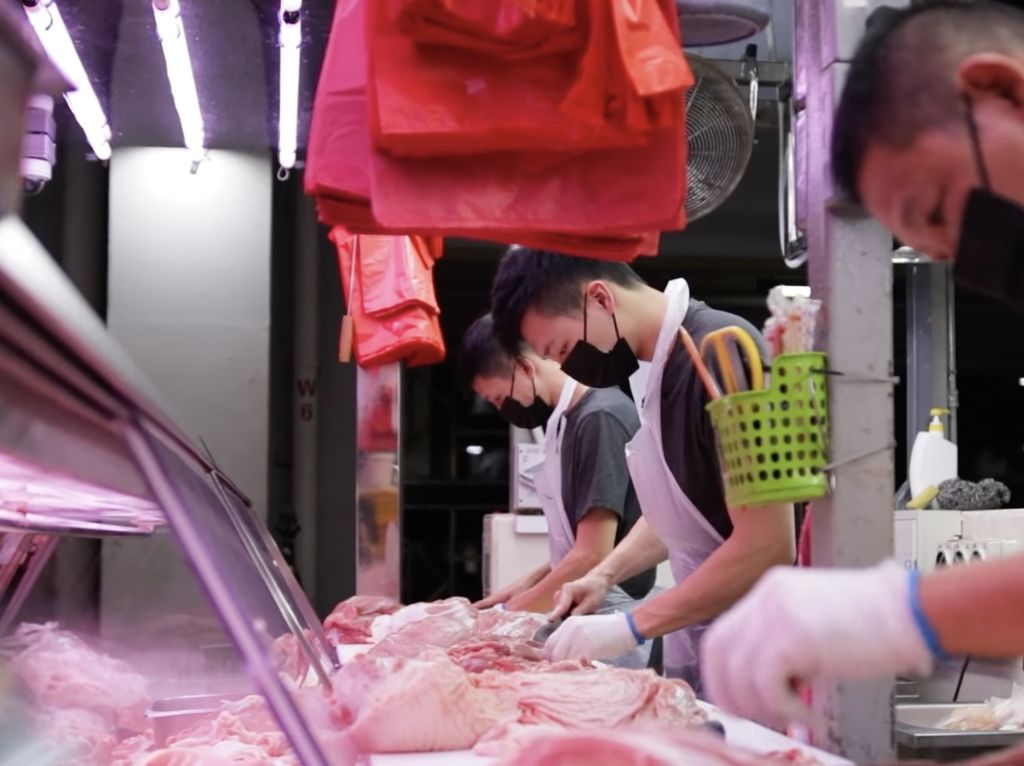 Berhenti Kerja, Kakak Beradik Ini Mantap Jualan Daging Babi  di Pasar Tradisional